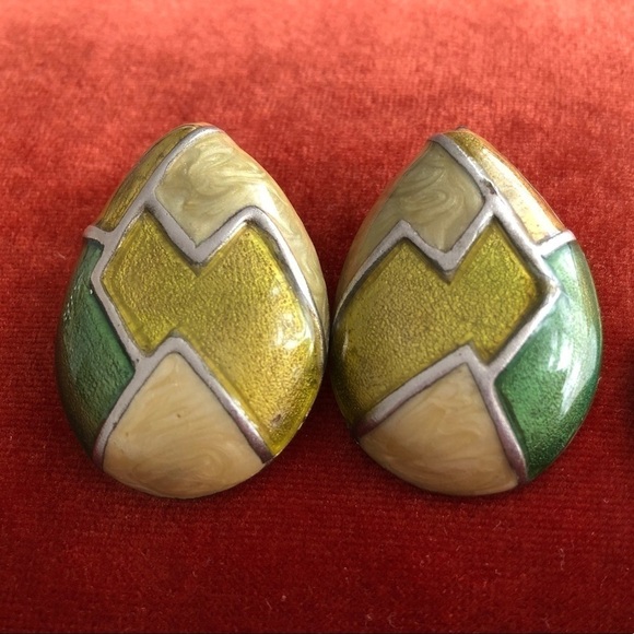 Sarah Coventry​. 2 pairs Vintage clip on earrings Grape leaves & Green Retro - Picture 4 of 7